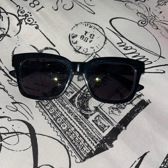 GUCCI SUNGLASSES